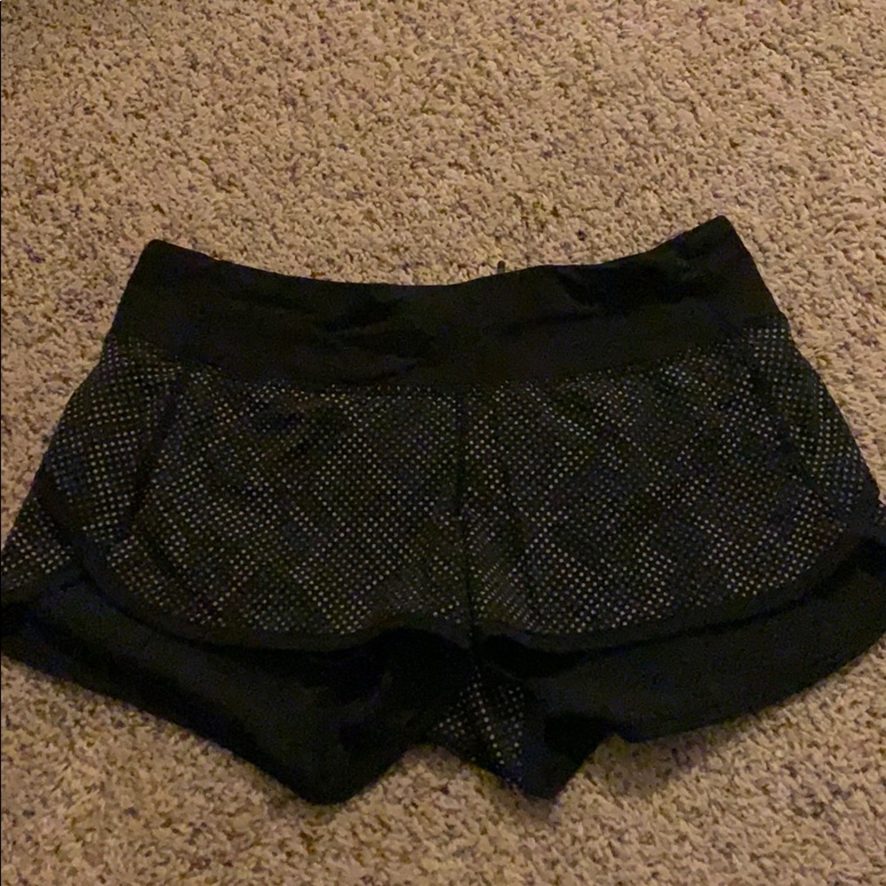 Lululemon 2.5” shorts